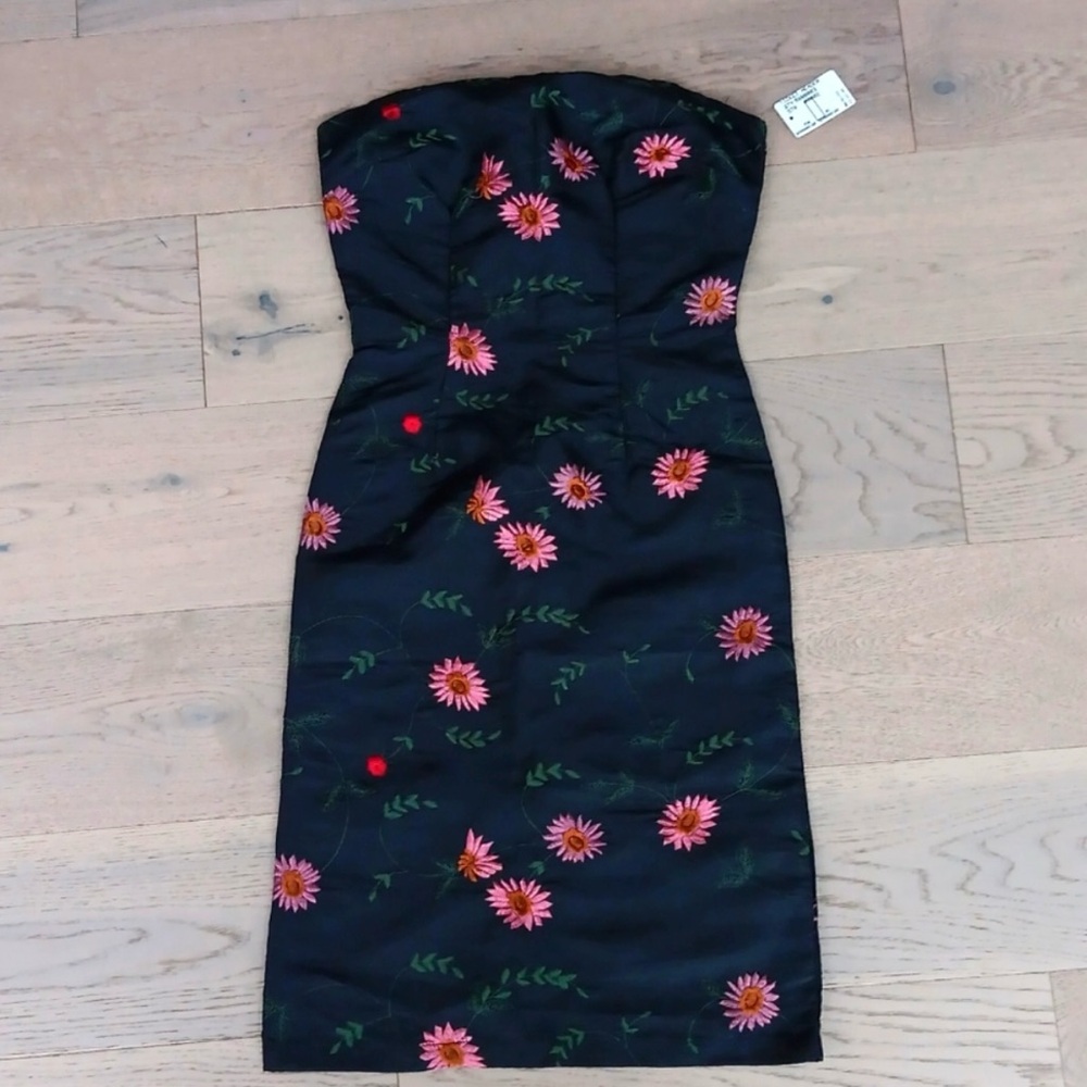 NWT HOLT RENFREW Embroidered Flower Dress SIZE XS